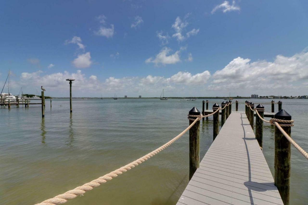Estero Island Apartment With Boat Dock Fort Myers Beach Eksteriør billede