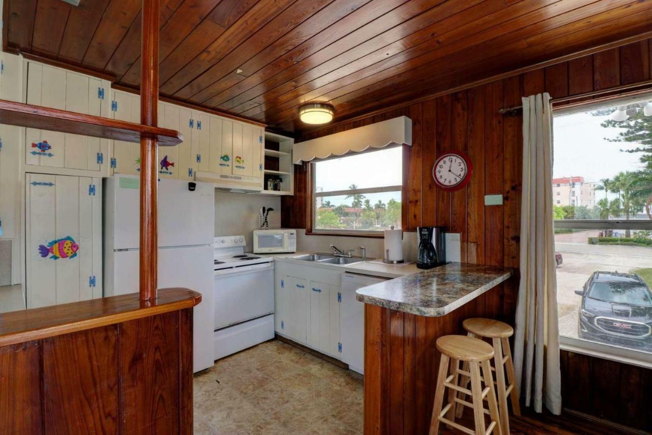 Estero Island Apartment With Boat Dock Fort Myers Beach Eksteriør billede