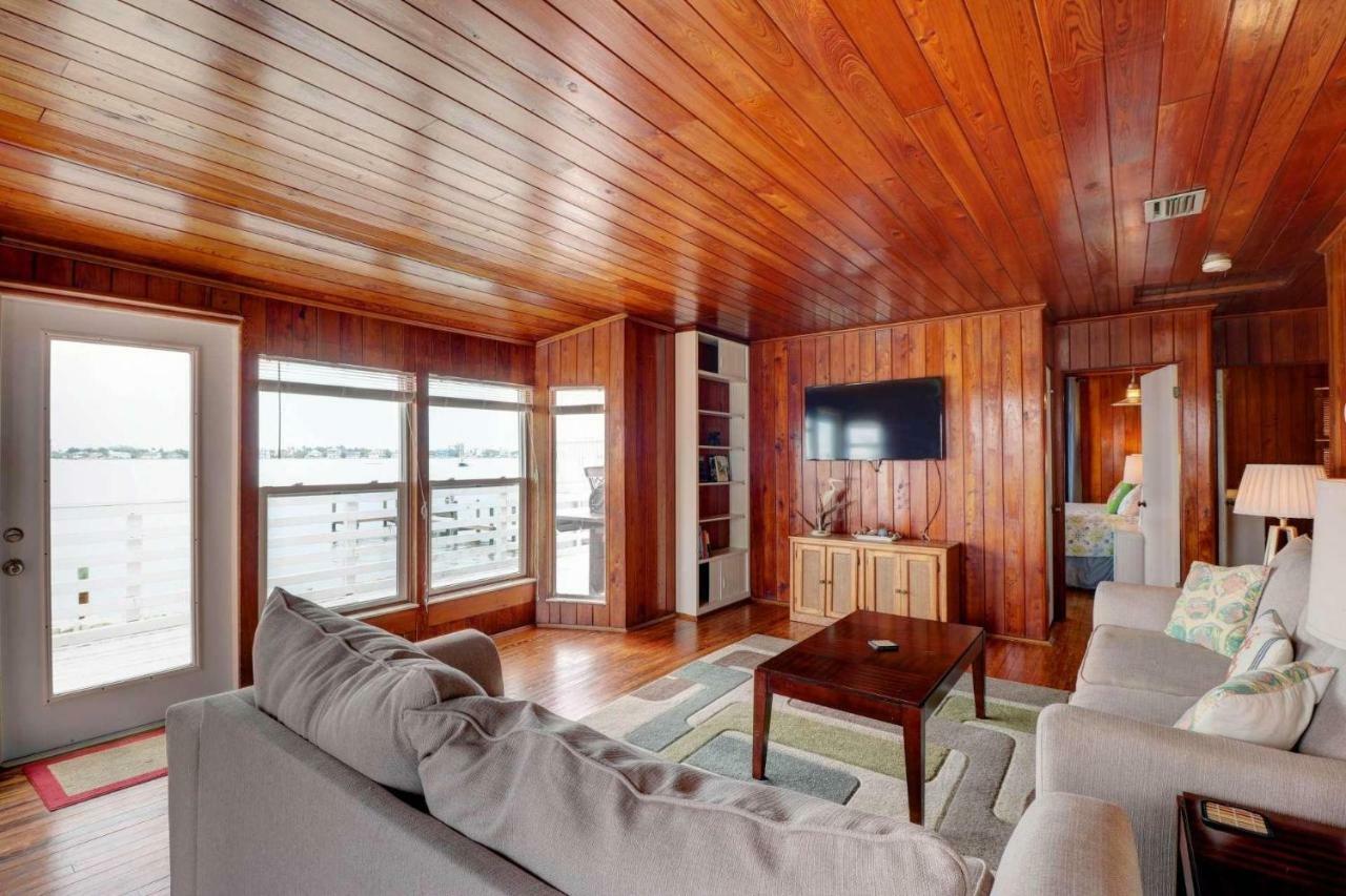 Estero Island Apartment With Boat Dock Fort Myers Beach Eksteriør billede